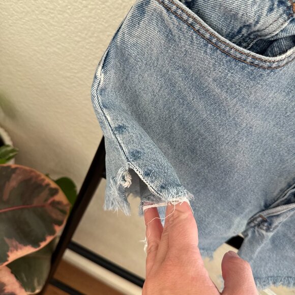 Vintage Perfectly Worn-In Levi 501 Stone Wash Cut-Off Shorts - Picture 5 of 7